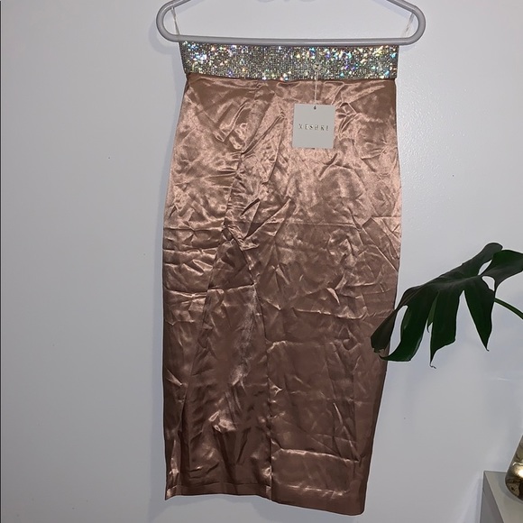 Pink satin skirt with rhinestone - Picture 1 of 6